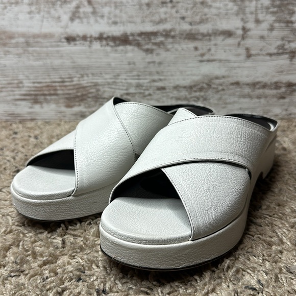 By Far Iggy Mules cross-front platform sandals in white leather - Picture 8 of 11